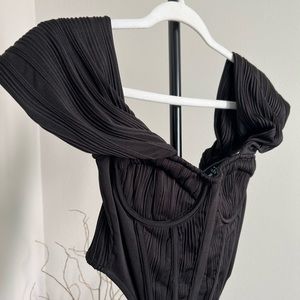 PrettyLittleThing Elegant Black Ribbed Crop Top